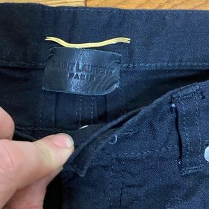 These are a pair of Saint Laurent Paris D01 women’s skinny jeans
